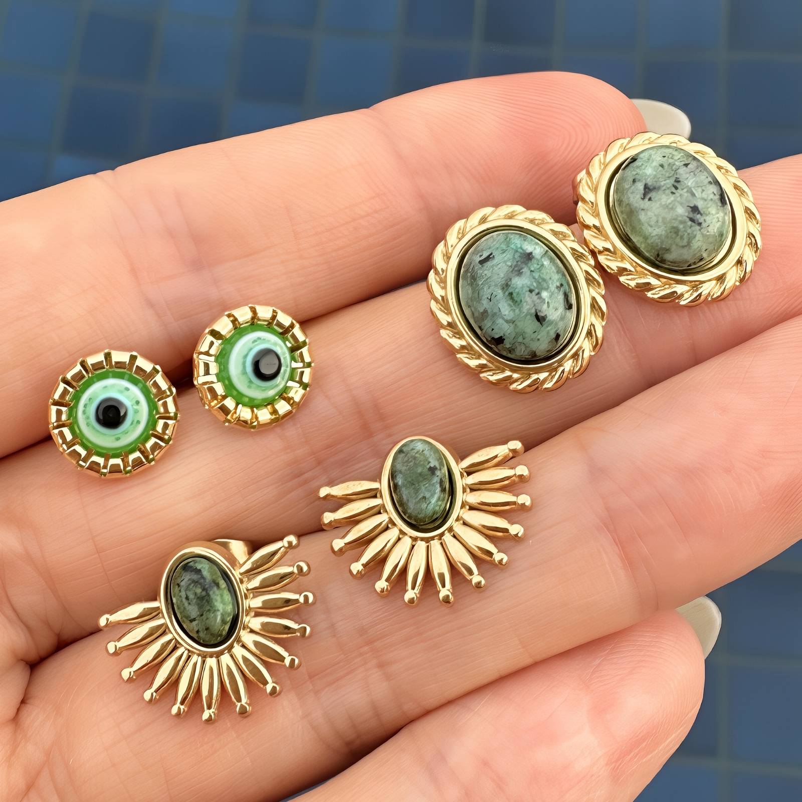 GREEN AURA EARRINGS