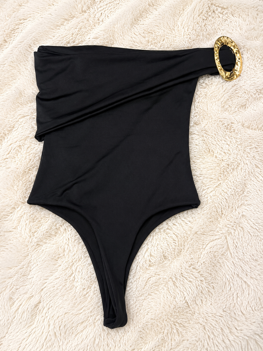 ONE SHOULDER BUCKLE BODYSUIT