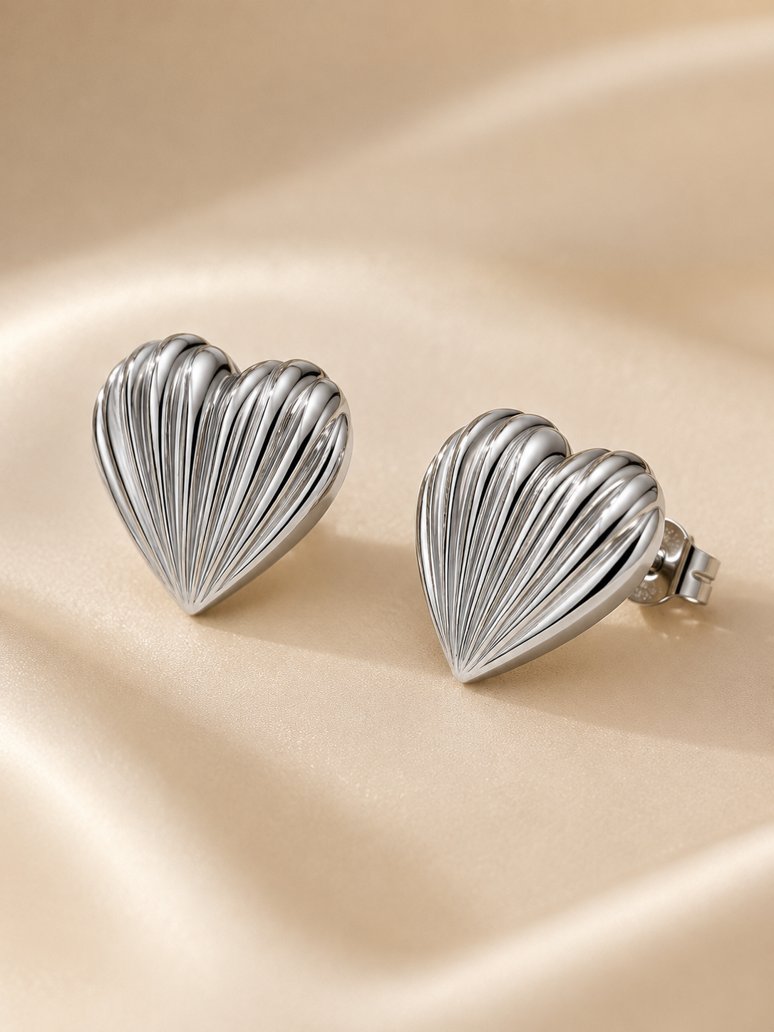 SHELL HEART EARRINGS 🤍