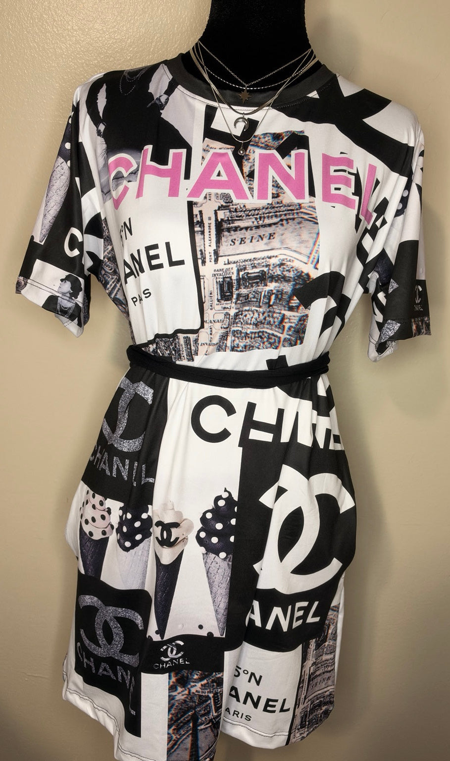 Women's short sleeve graphic T-shirt dress - Black & White Collage Print